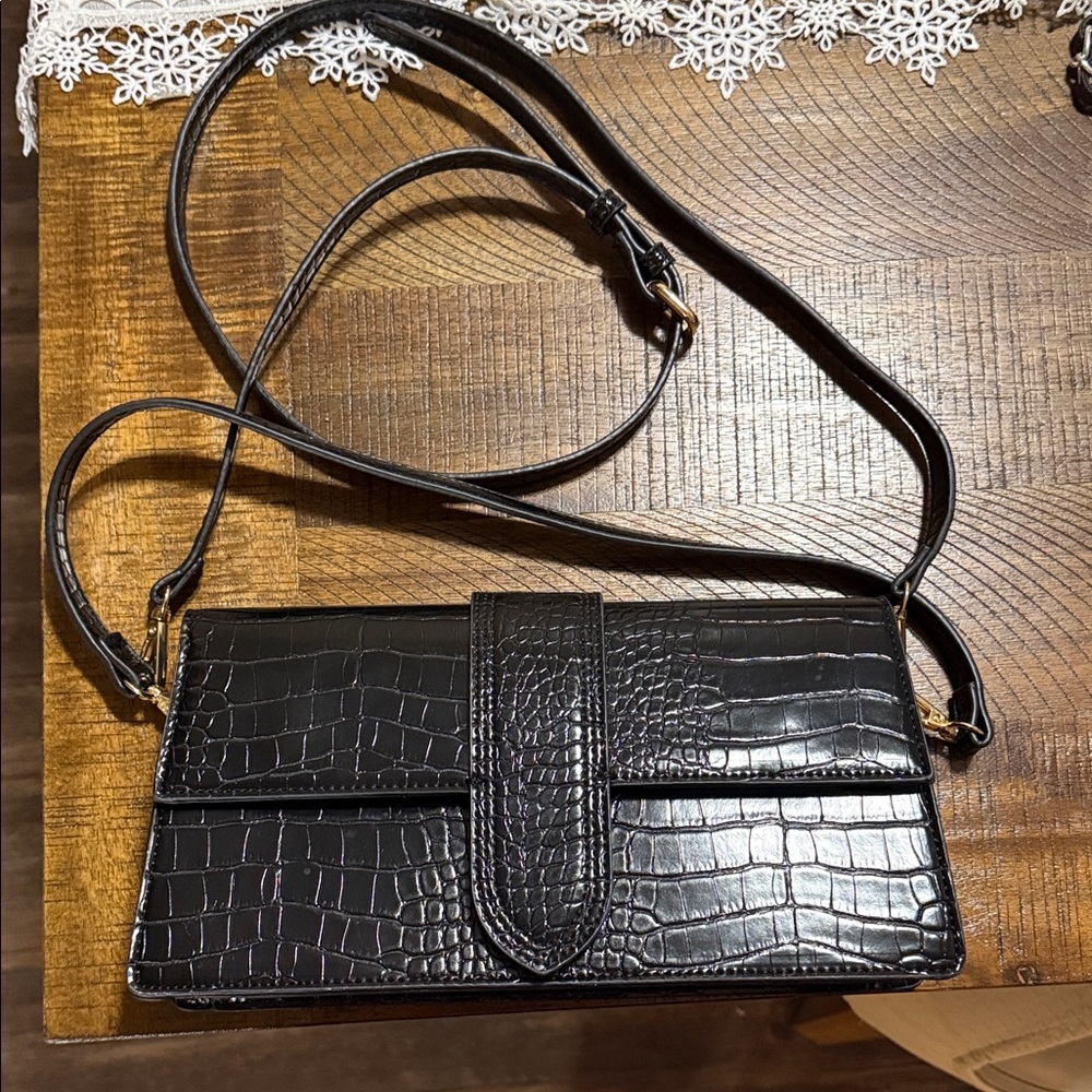 Elegant Black Crocodile Pattern Women's Bag
